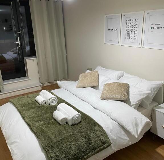 Luxury 1 Or 2 Bedroom Apartment Birmingham City Centre