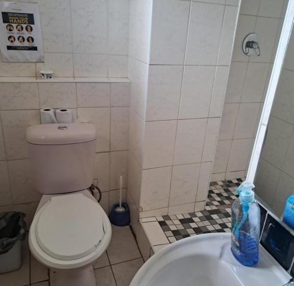 הוסטל Pmb Backpackers Lodge