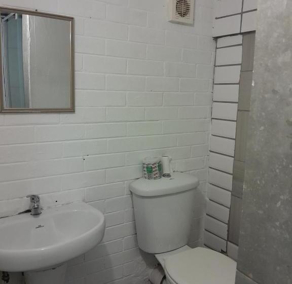 הוסטל Pmb Backpackers Lodge