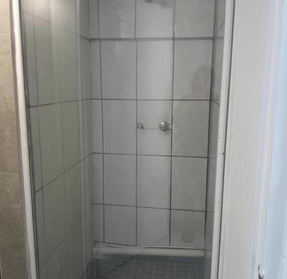 הוסטל Pmb Backpackers Lodge