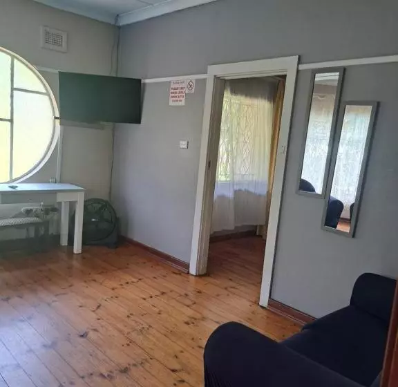 هاستل Pmb Backpackers Lodge