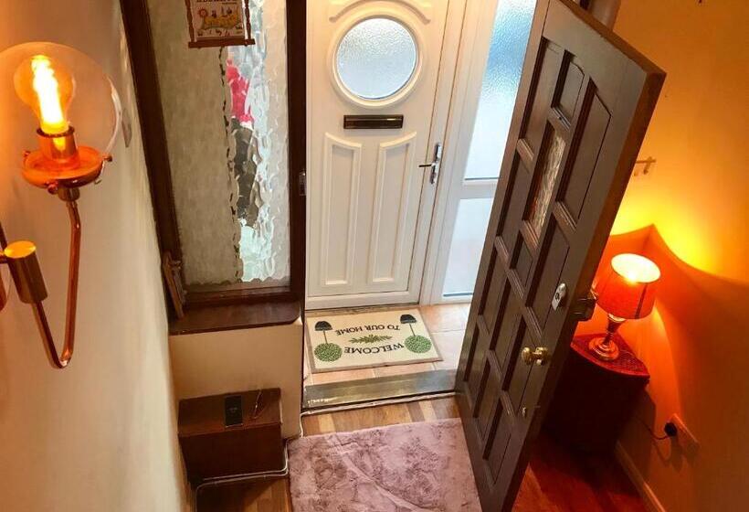 민박 Enfield Lock Business Stay House