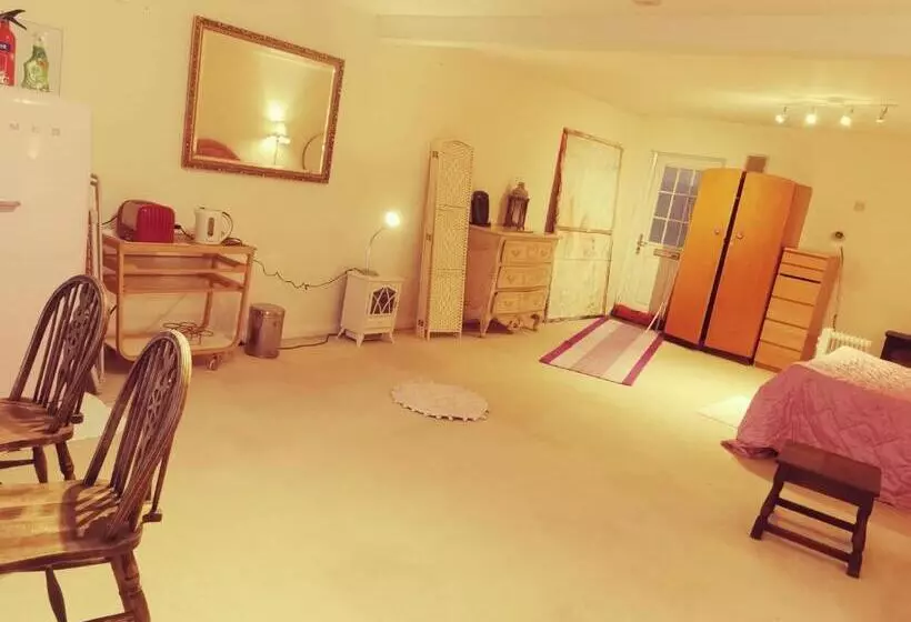 ベッドアンドブレックファースト Enfield Lock Business Stay House