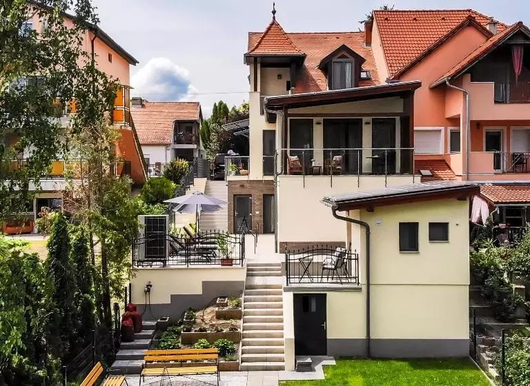 ベッドアンドブレックファースト Kiss Henézi Guest House