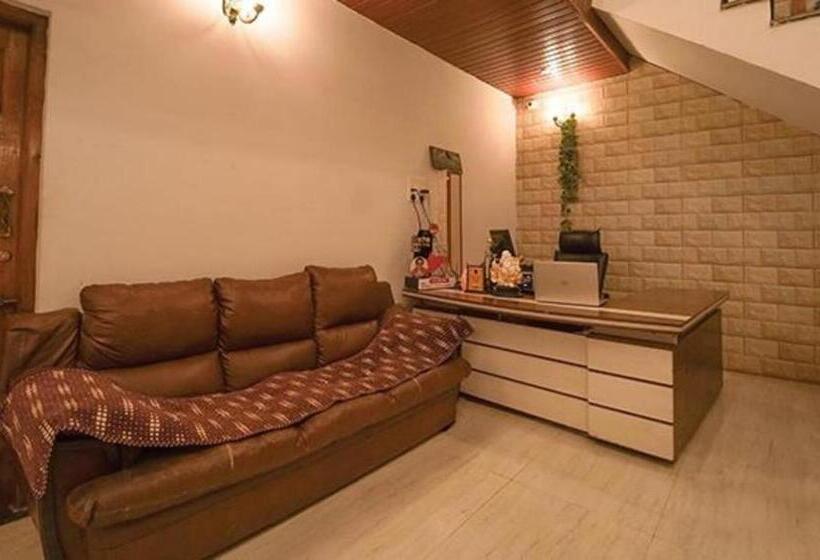 Fabhotel Highland Park