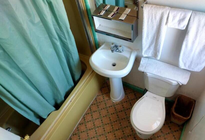 Highland Tower Motel