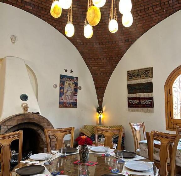 هتل Alexander Lodge