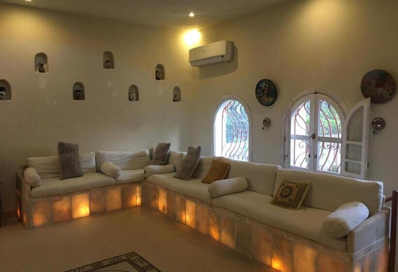 هتل Alexander Lodge