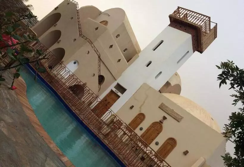 هتل Alexander Lodge