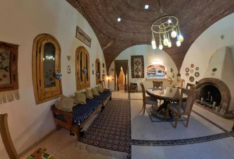 هتل Alexander Lodge