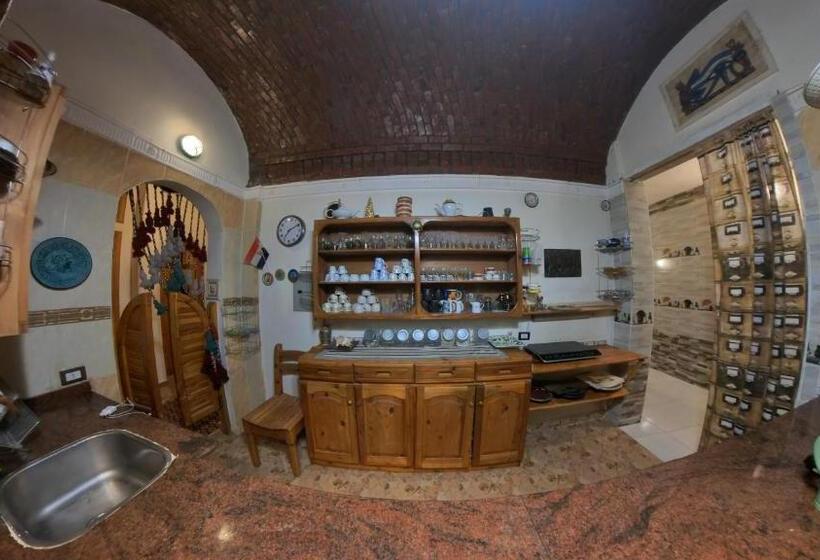 هتل Alexander Lodge