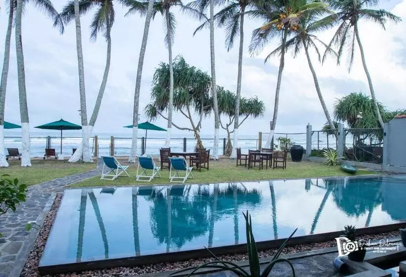 Hotelli Shavara Beach