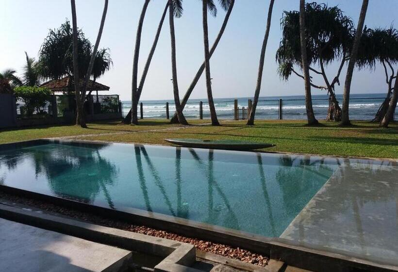 בית מלון כפרי Shavara Beach