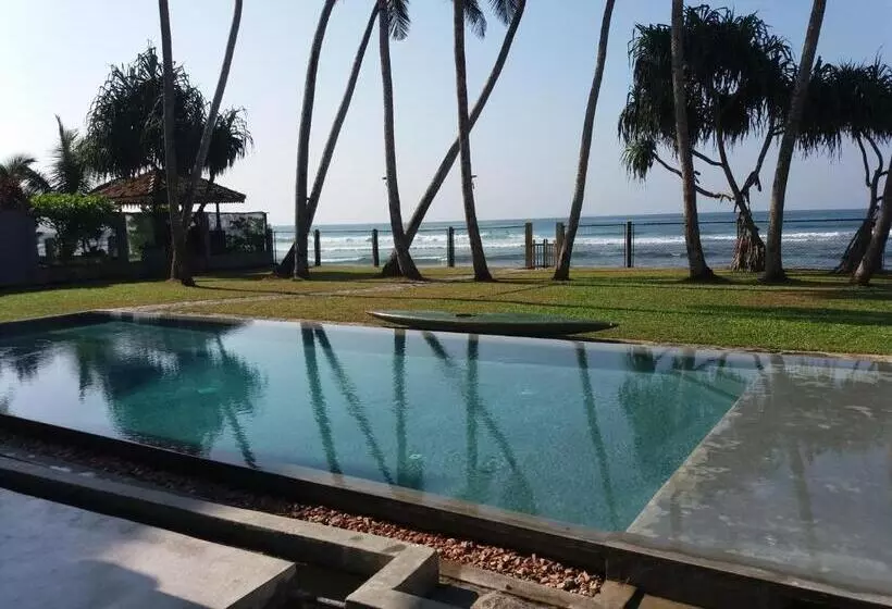 Hotelli Shavara Beach