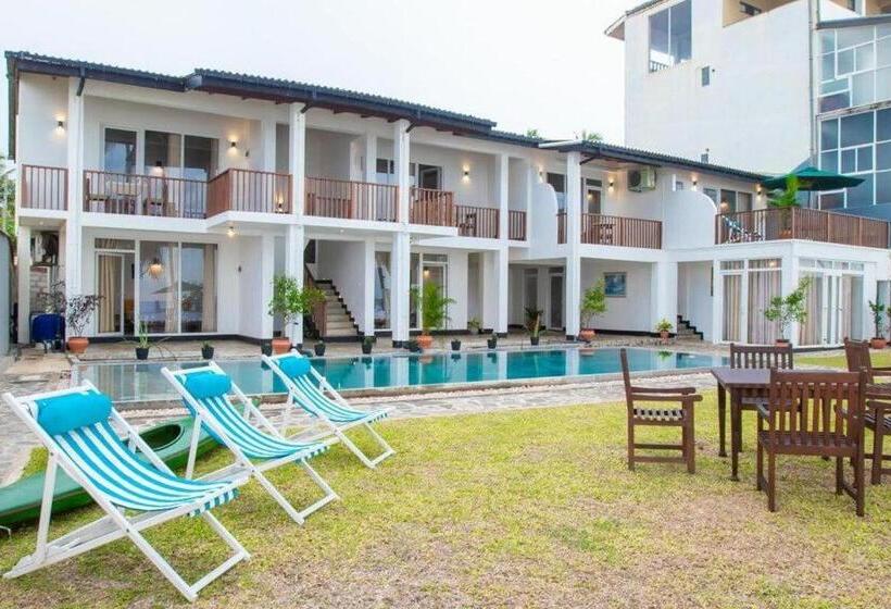 בית מלון כפרי Shavara Beach