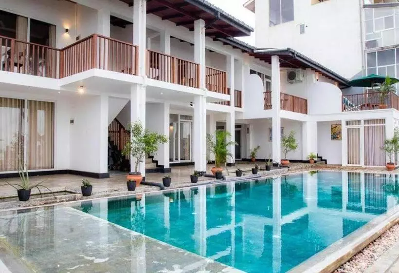 Hotelli Shavara Beach