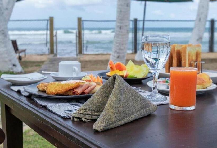 בית מלון כפרי Shavara Beach