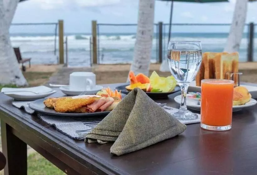 Hotelli Shavara Beach