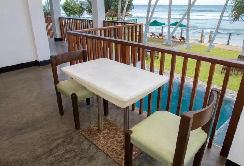 בית מלון כפרי Shavara Beach