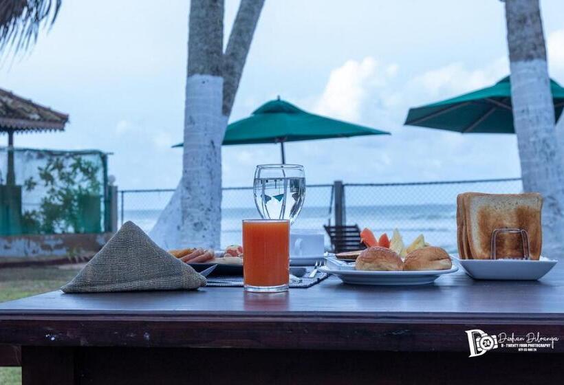 בית מלון כפרי Shavara Beach