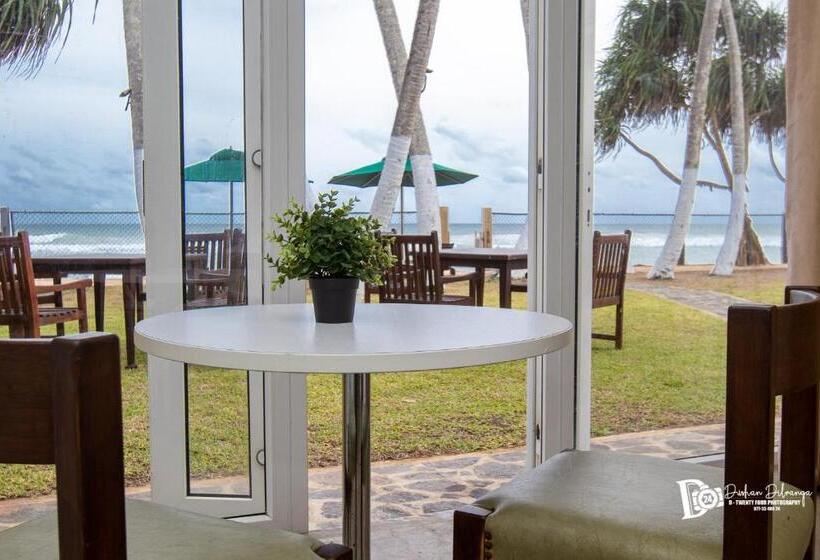 בית מלון כפרי Shavara Beach