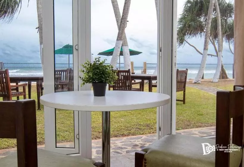 Hotelli Shavara Beach