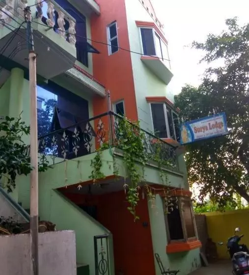 ホテル Suriya Lodge