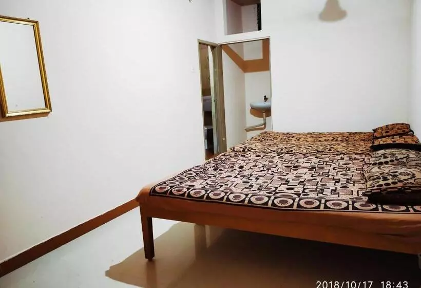 ホテル Suriya Lodge