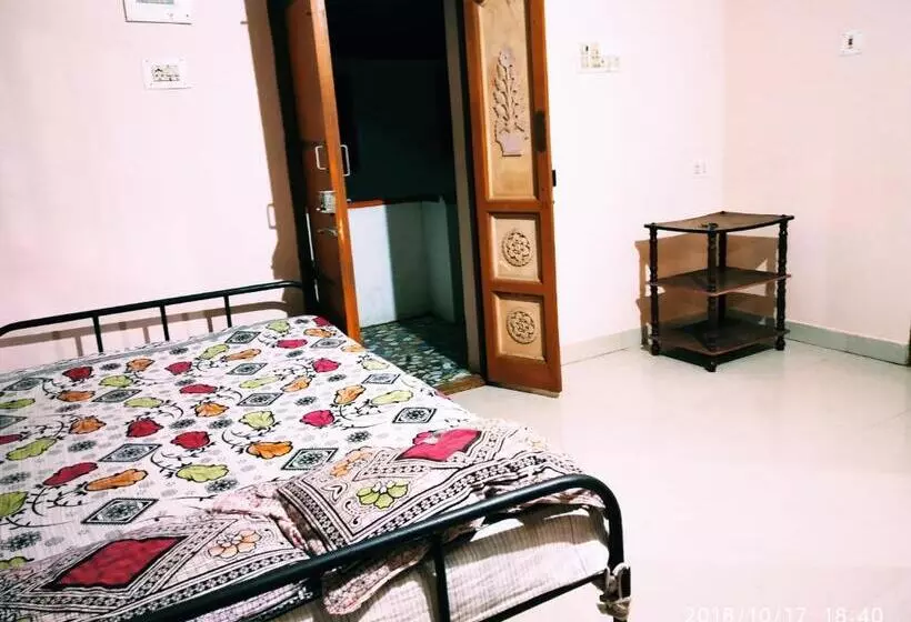 ホテル Suriya Lodge