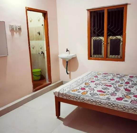 ホテル Suriya Lodge