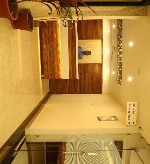 酒店 Super Townhouse Dewas City Formerly Utsav