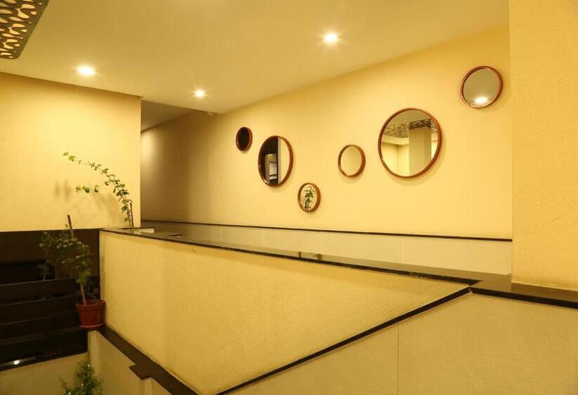 酒店 Super Townhouse Dewas City Formerly Utsav