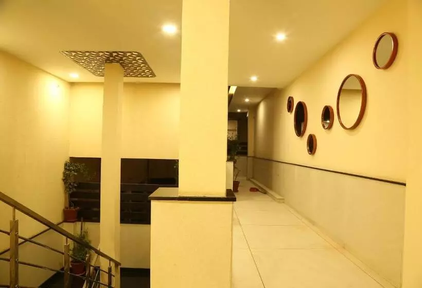 Hotelli Super Townhouse Dewas City Formerly Utsav