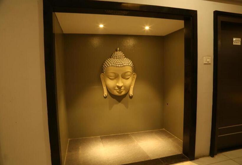 酒店 Super Townhouse Dewas City Formerly Utsav