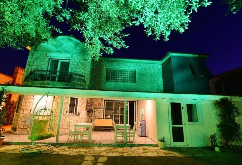 Kekik Alaçatı Otel Mayko