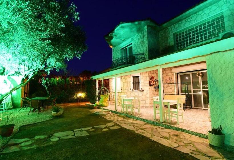 Kekik Alaçatı Otel Mayko