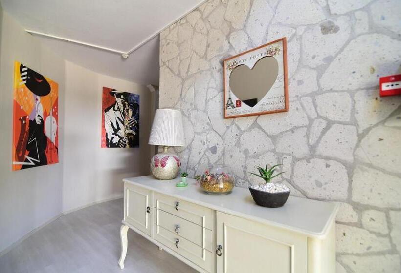 Kekik Alaçatı Otel Mayko