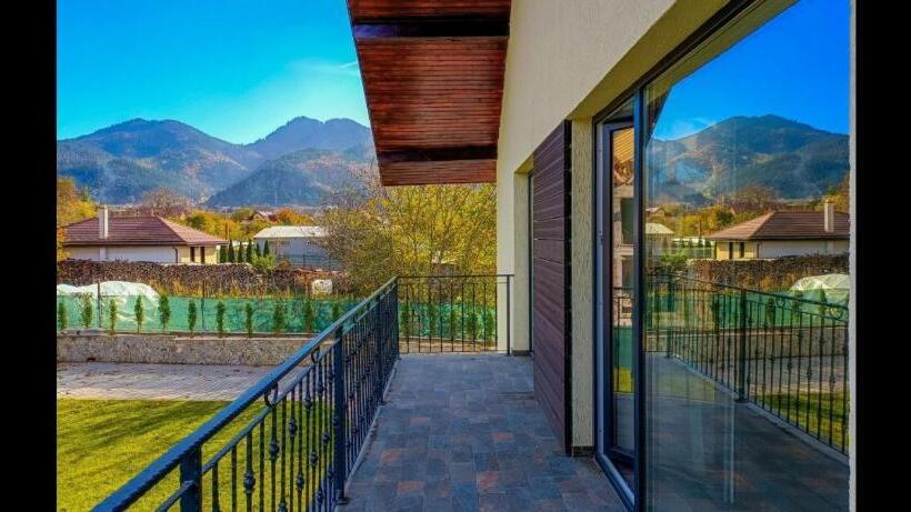 بنسيون Casa Brad