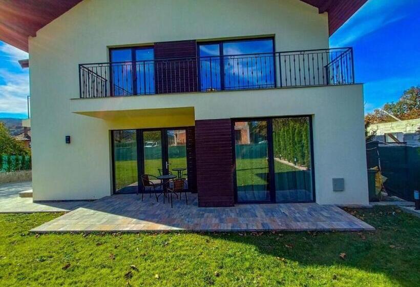 بنسيون Casa Brad