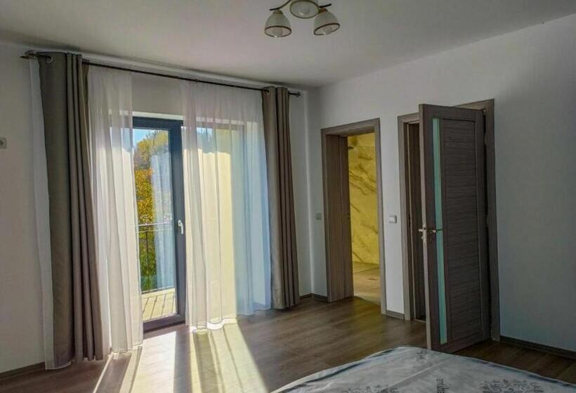 بنسيون Casa Brad