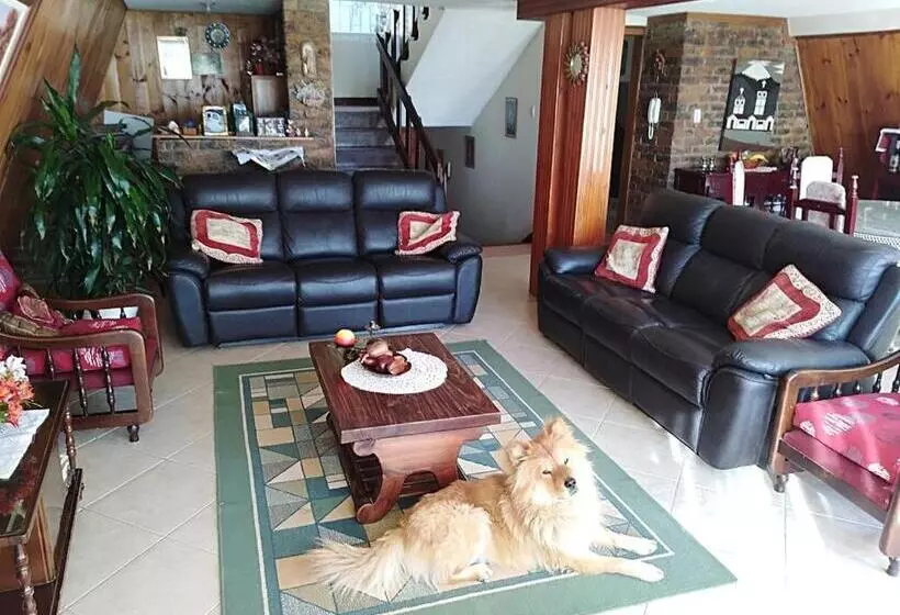 ペンション Chalet Los Pinos