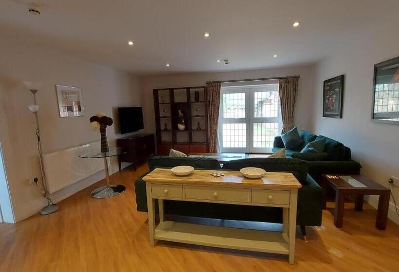 Пансион Hitchambury Manor