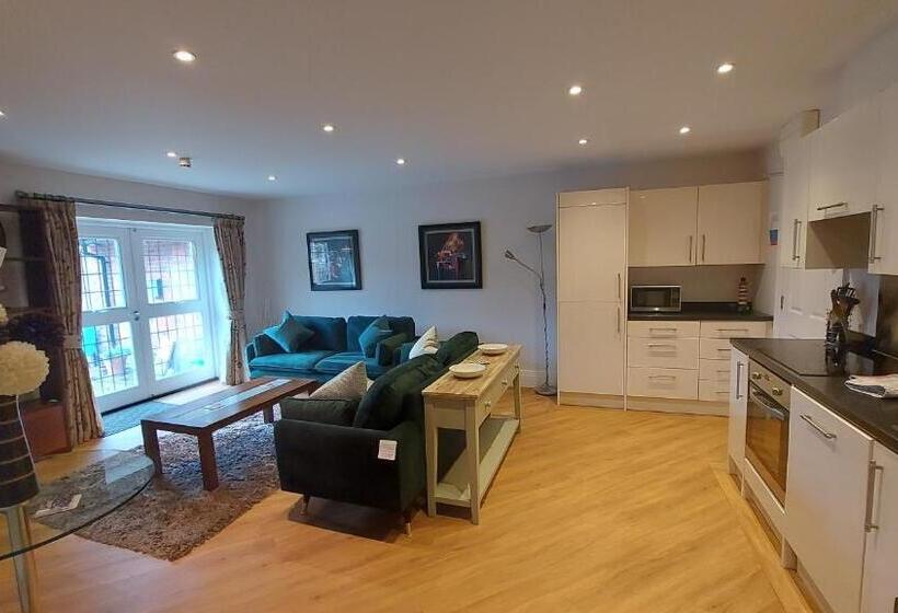 Пансион Hitchambury Manor