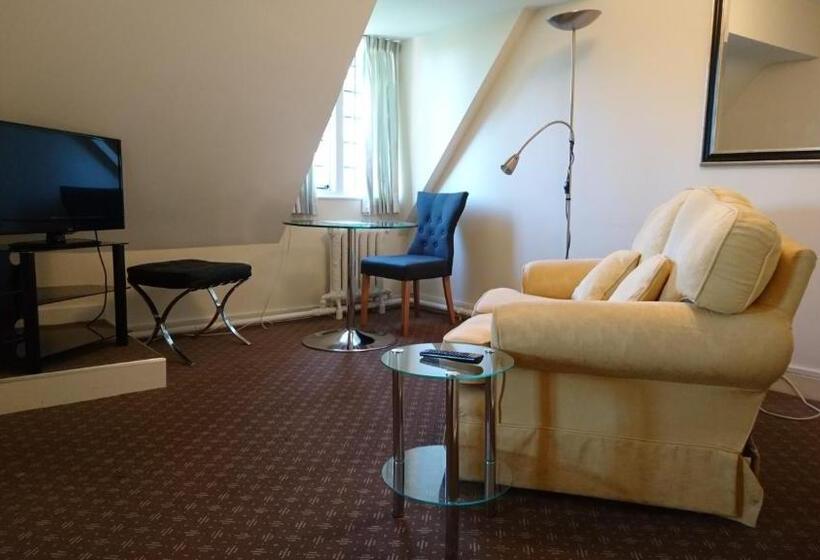 Пансион Hitchambury Manor