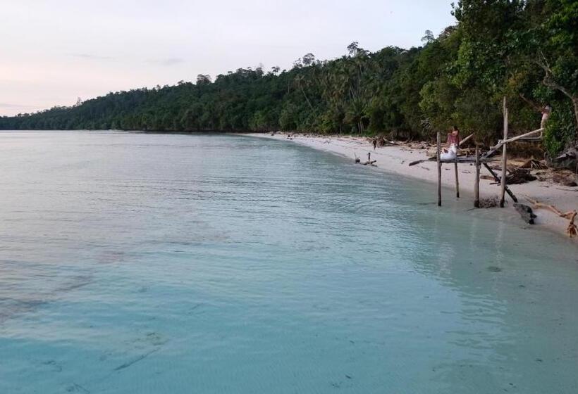 Pensjonat Maratua Guesthouse