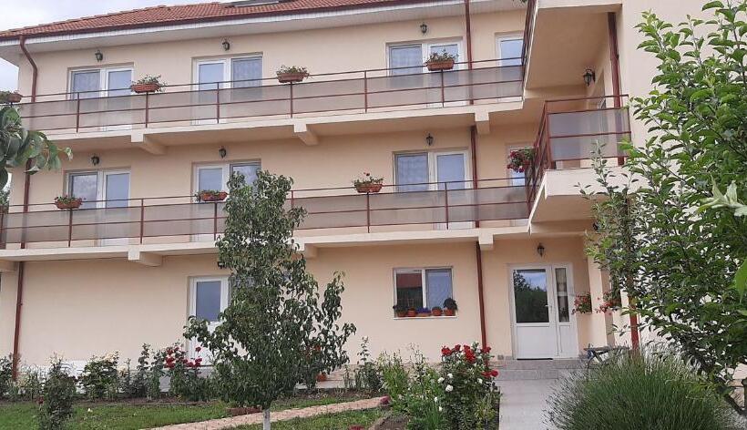 پانسیون Timona Camere De închiriat