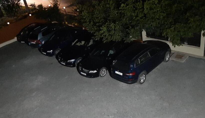 پانسیون Timona Camere De închiriat