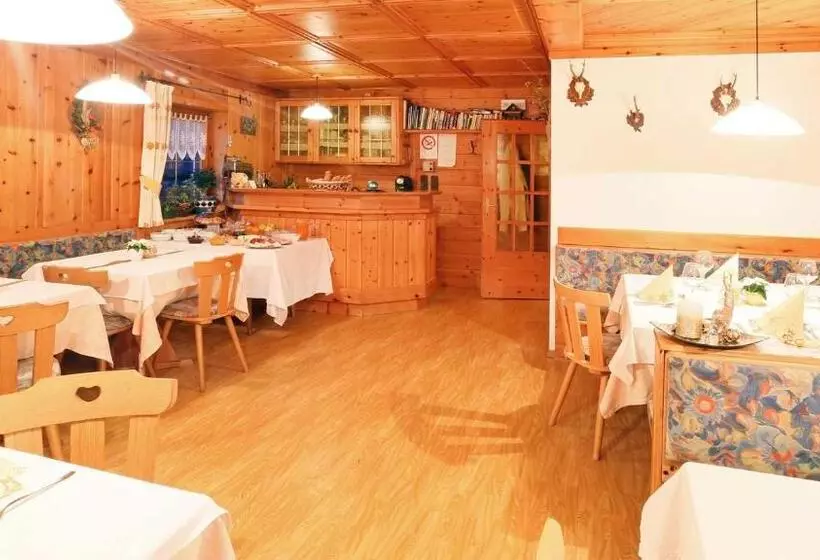 پانسیون Veltierhof