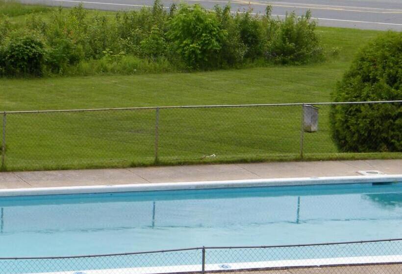 הוסטל Rodeway Inn