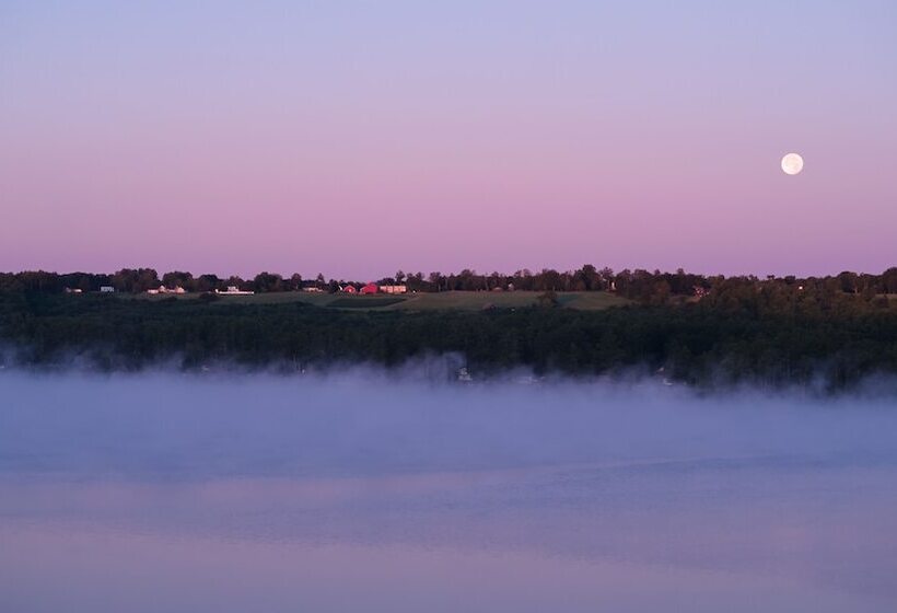 Общежитие Wolf Cove Inn